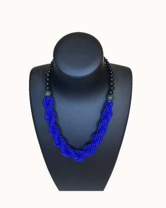 Élégant Collier en Perles Entrelacées