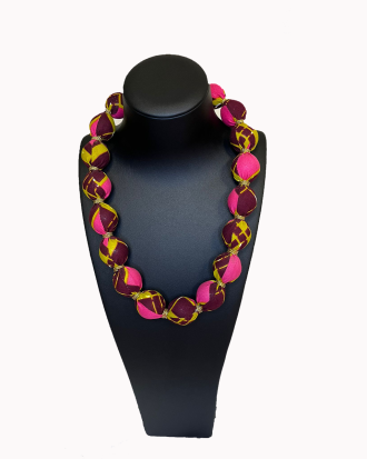 Collier en tissu wax avec perles nouées