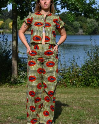 Ensemble pantalon taille haute et d’une veste courte