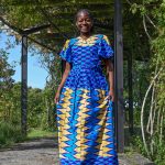 Ensemble haut et jupe longue en wax bleu et beige à motifs ondulés