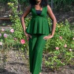 Ensemble Femme Élégant – Top Pépulum & Pantalon Large en Wax vert (Vendu)