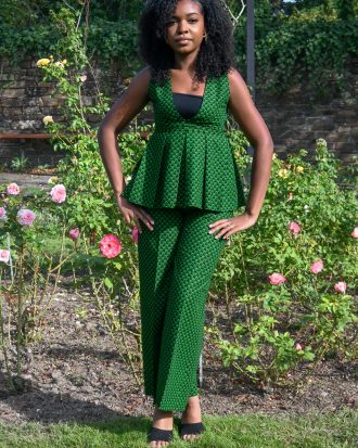 Ensemble Femme Élégant – Top Pépulum & Pantalon Large en Wax vert (Vendu)