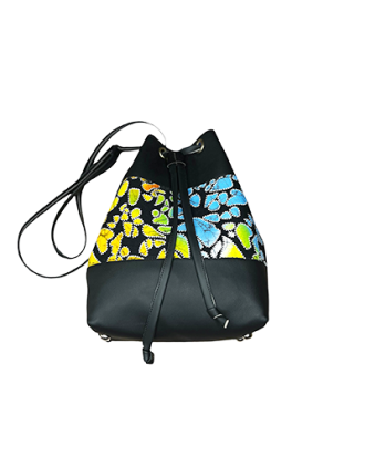 Sac à main noir avec broderies colorées jaune et bleue ciel